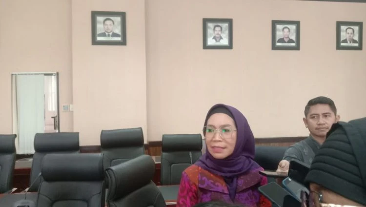 Puji Setyowati Pimpin Rapat Dengan Diknas Dan BKD Kaltim 